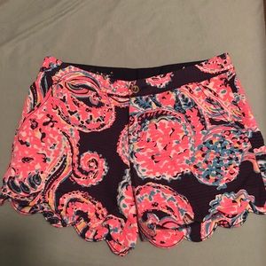 Lily Pulitzer boat short with scalloped edge